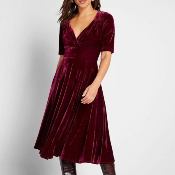ModCloth x Collectif Vixen Match Velvet Dress - New With Tags - Picture 1 of 4